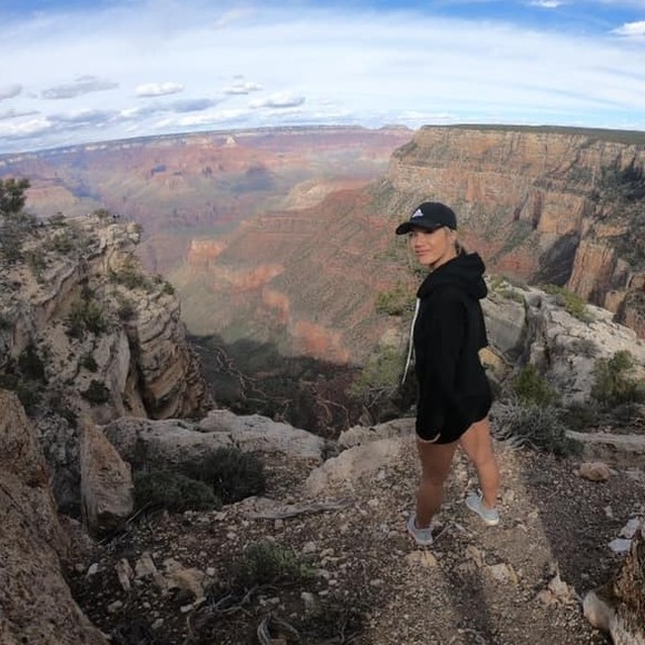 Meet your Posher, Dee - Picture 1 of 1